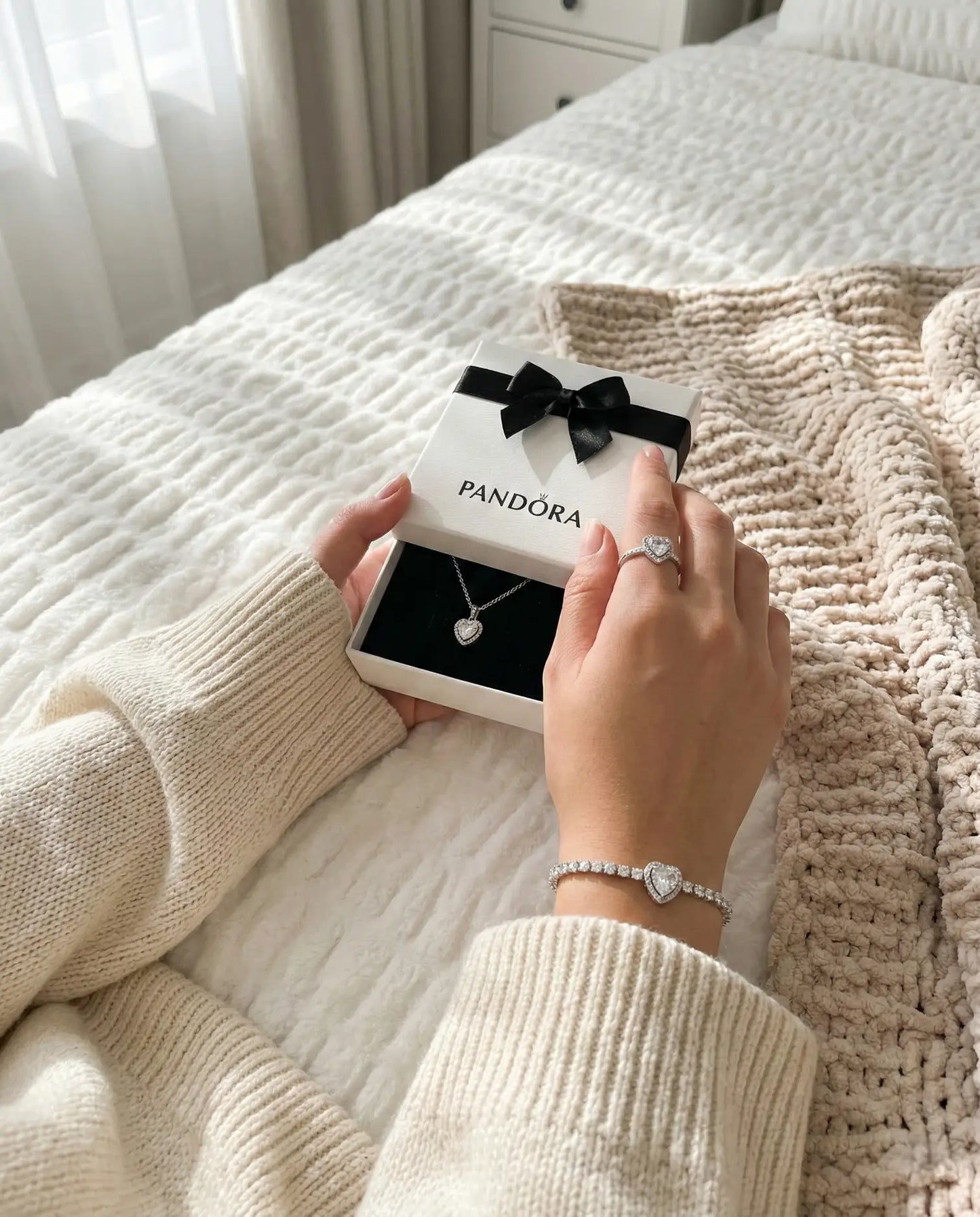 Pandora Kutulamalı Kadın Kalpli Kolye Bileklik ve Yüzük Pandora Seti